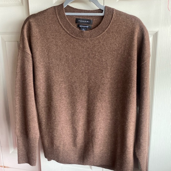 Tahari Sweaters - Tahari NWT Cashmere Crewneck Long Sleeve Ribbed Wide Cuff Pullover large